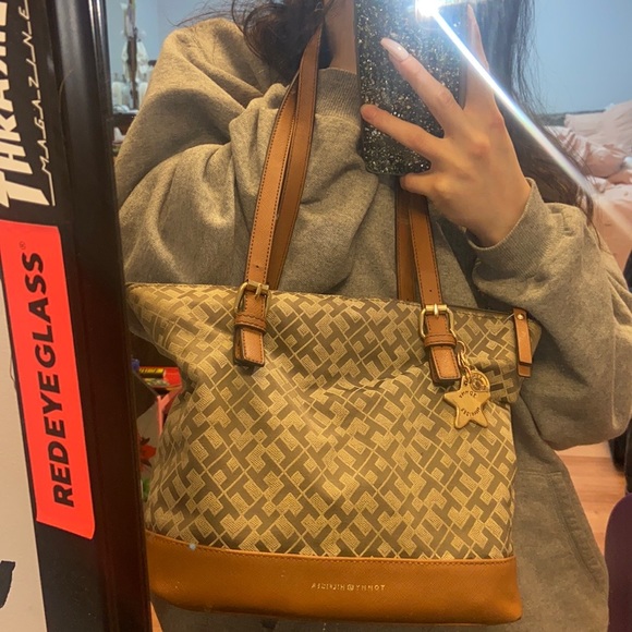 TOMMY HILFIGER PURSE - Picture 2 of 4